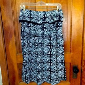 Black & White tube styled top w/ elastic band